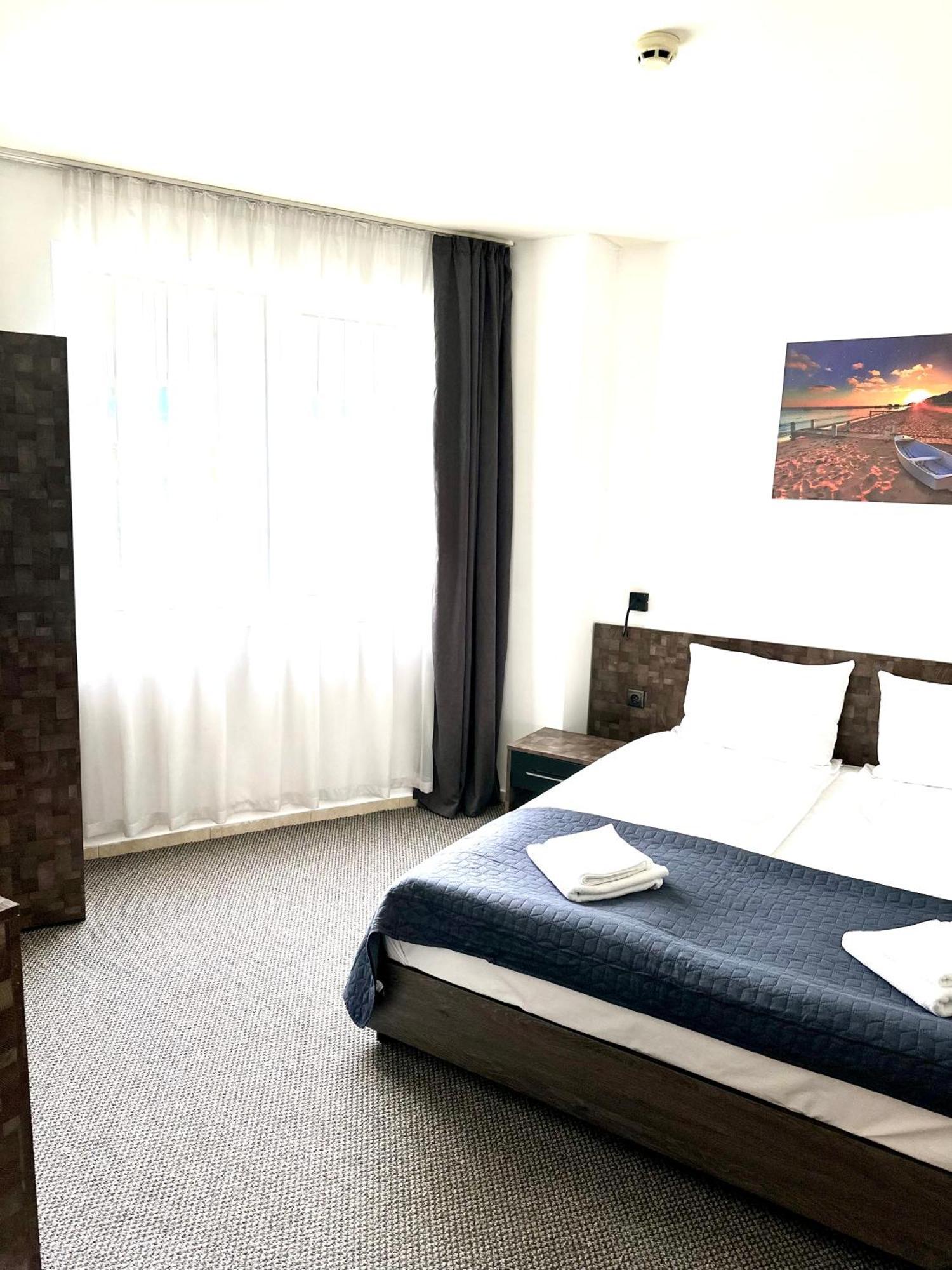 Brilliance Hotel Варна Стая снимка
