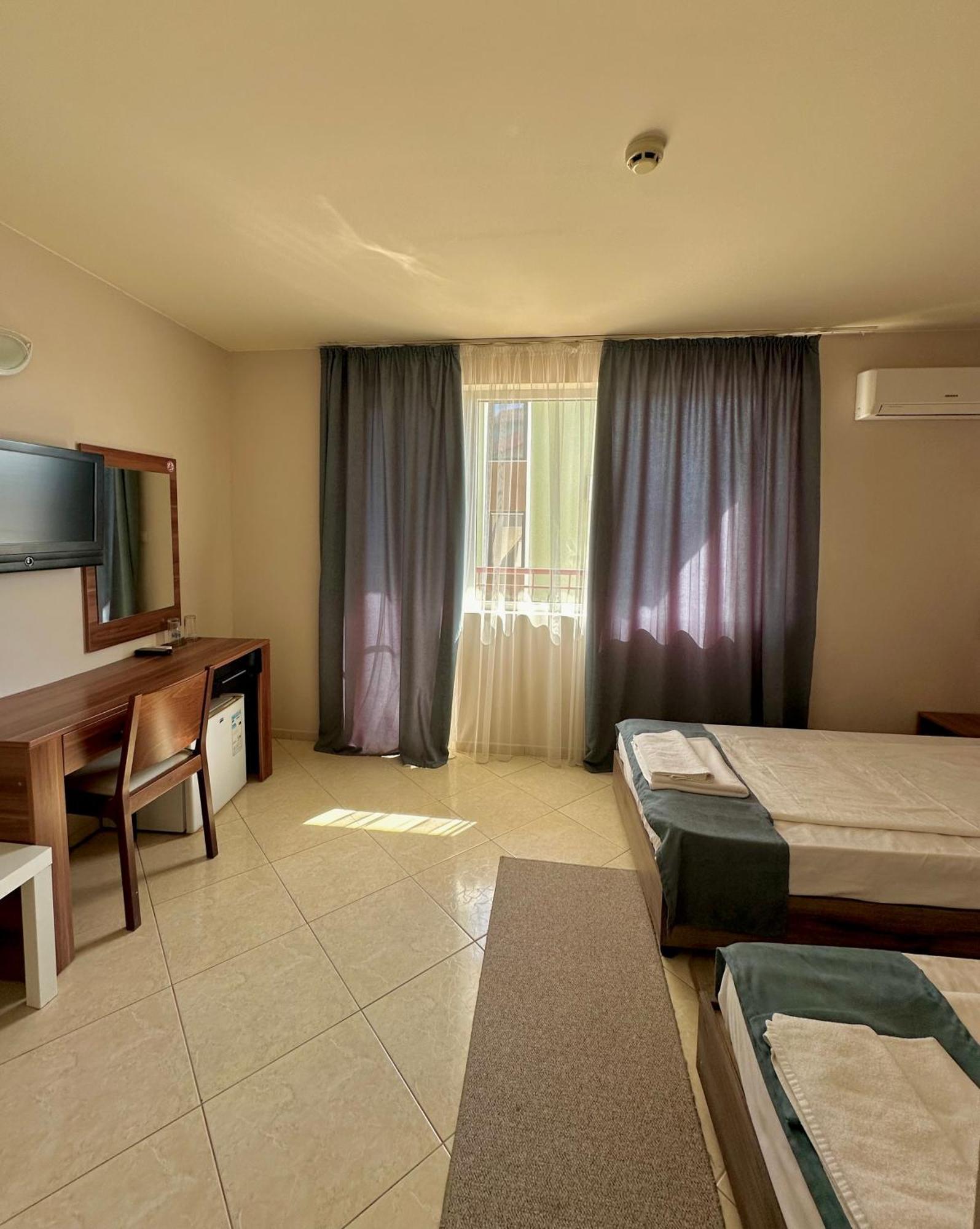 Brilliance Hotel Варна Стая снимка