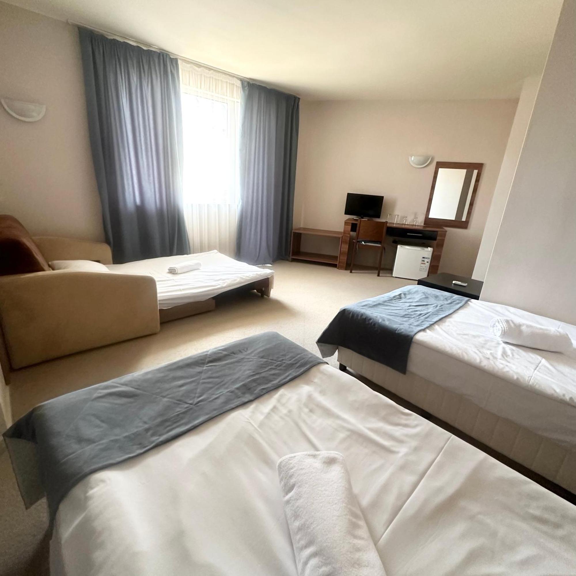 Brilliance Hotel Варна Стая снимка